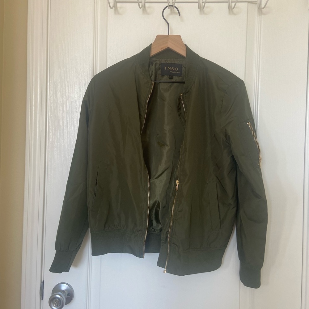 Olive Green Casual Bomber Jacket Lightweight Design